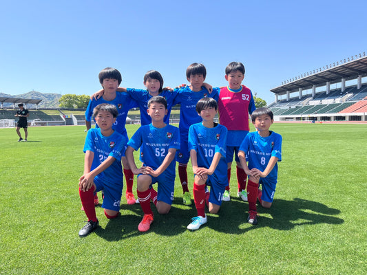 京都少年サッカーのユニホームの色:赤、青、紺色の選択